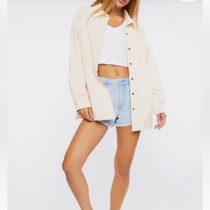 FOREVER 21 CREAM BUTTONED SHACKET